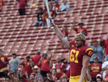 Τυφλός παίκτης αμερικανικού φούτμπολ δίνει την τελευταία πάσα σε αγώνα! (βίντεο)